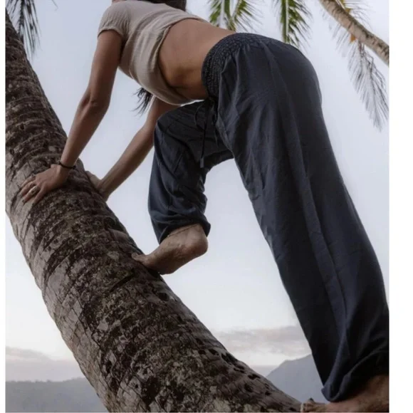 PIYoga Navy Scrunched Bottom Pant sz 12-16 - Picture 3 of 6